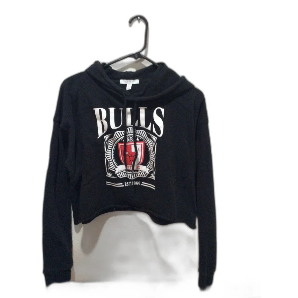 Erin Andrews Chicago Bulls black cropped hoodie Large L NBA